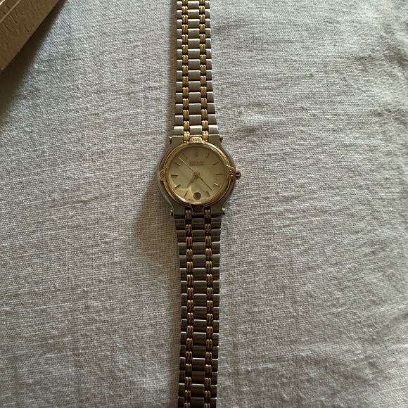 Gucci Vintage 2 toned Gold and Stainless steel watch - excellent condition - Picture 8 of 8